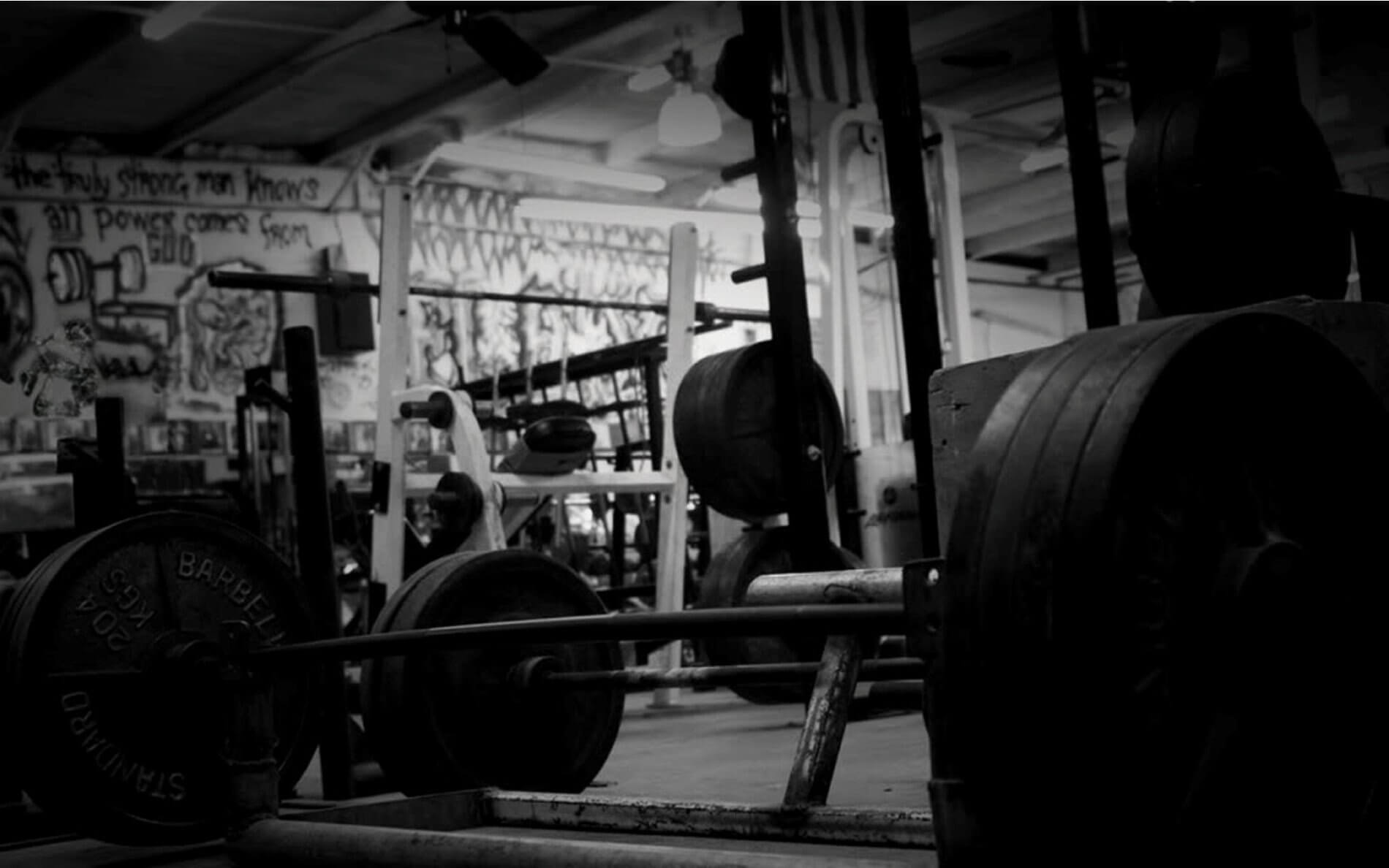 Testosterone blog Picture - Old school gym black and white picture - bench press and squats