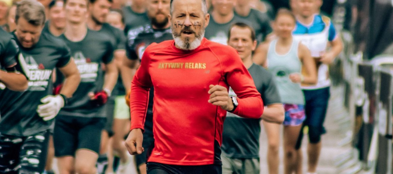 HGH Older man running in marathon using steroids in Canada